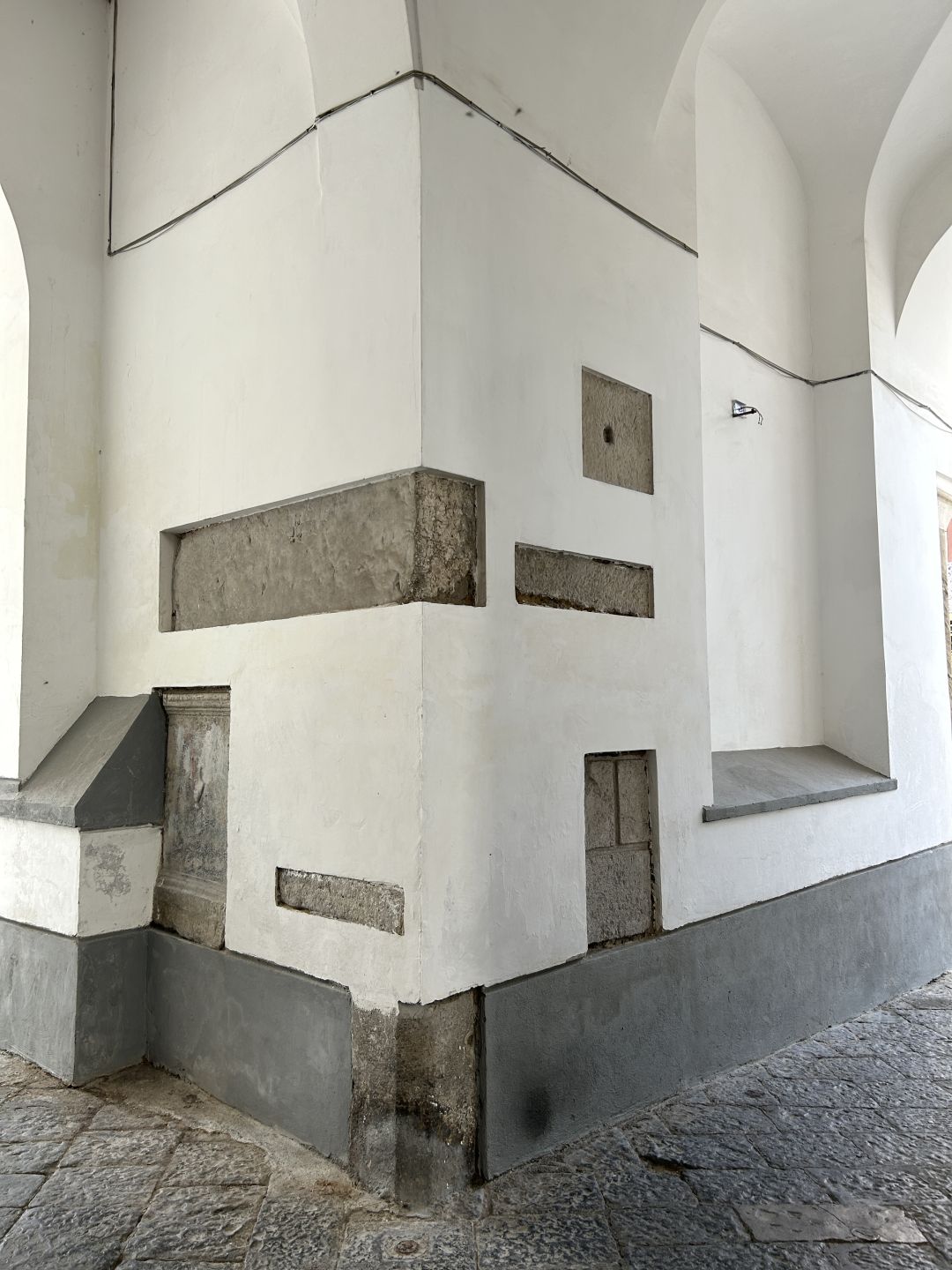 Supportico del campanile lungo via Santa Maria della Pietà (T. Laudonia)
