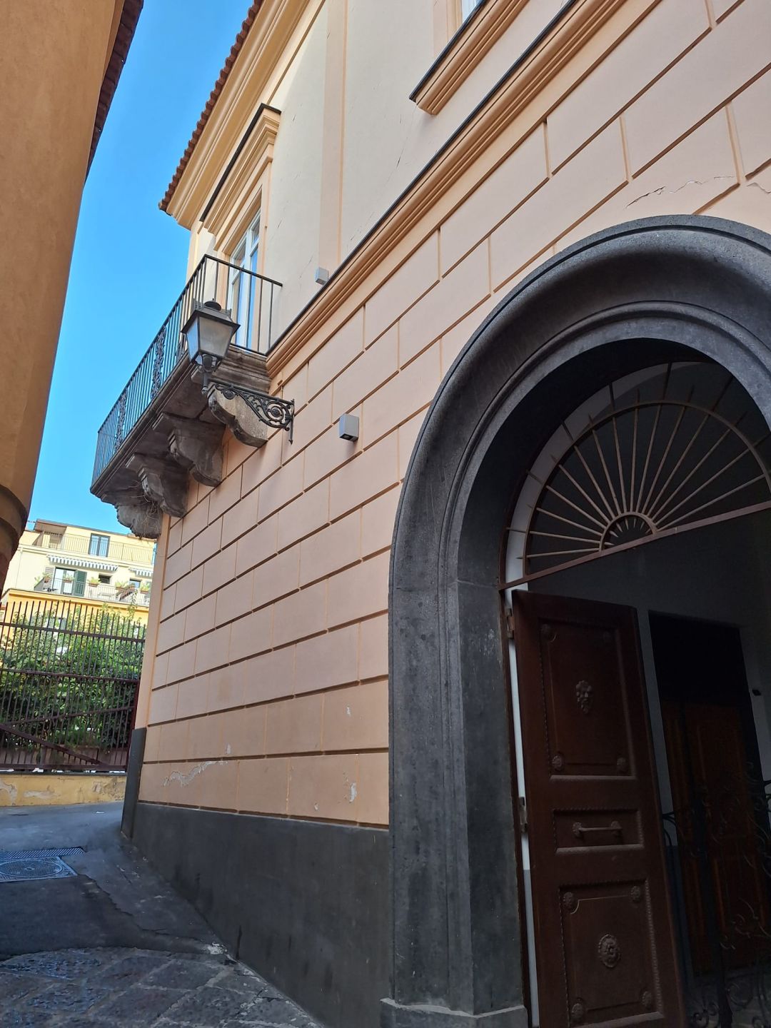 Facciata della Casa Nuova Correale (foto di Gennaro Galano)