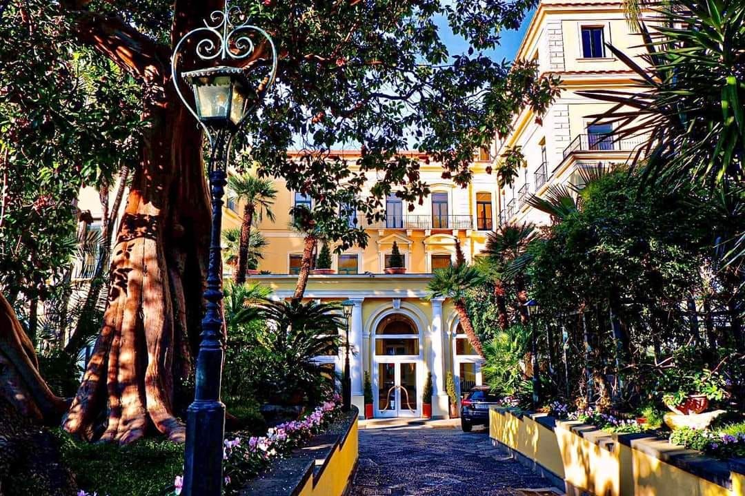 L'ingresso del Grand hotel Imperial (foto tratta sito web del Grand Hotel Imperial Tramontano)