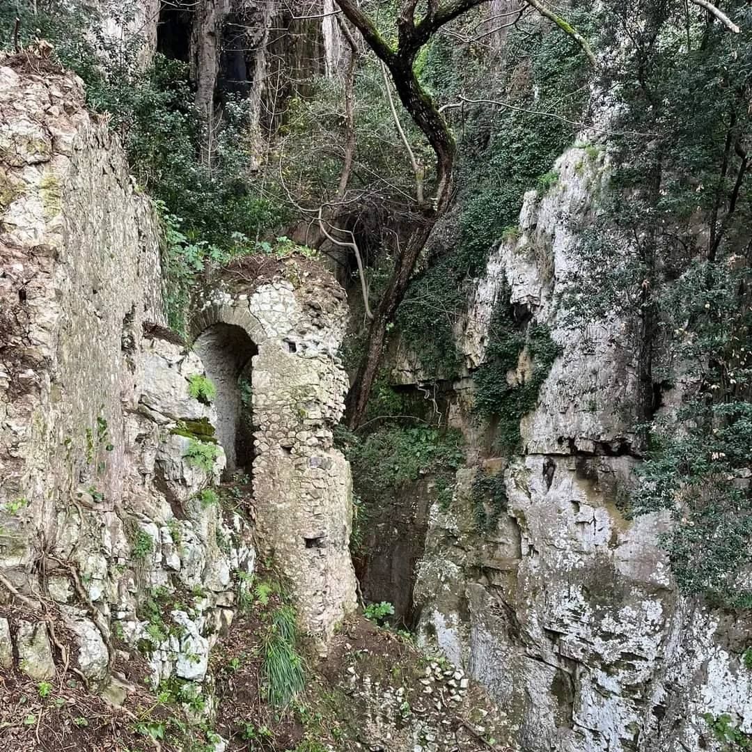 Acquedotto nel Rio Conca (foto di G. Galano)