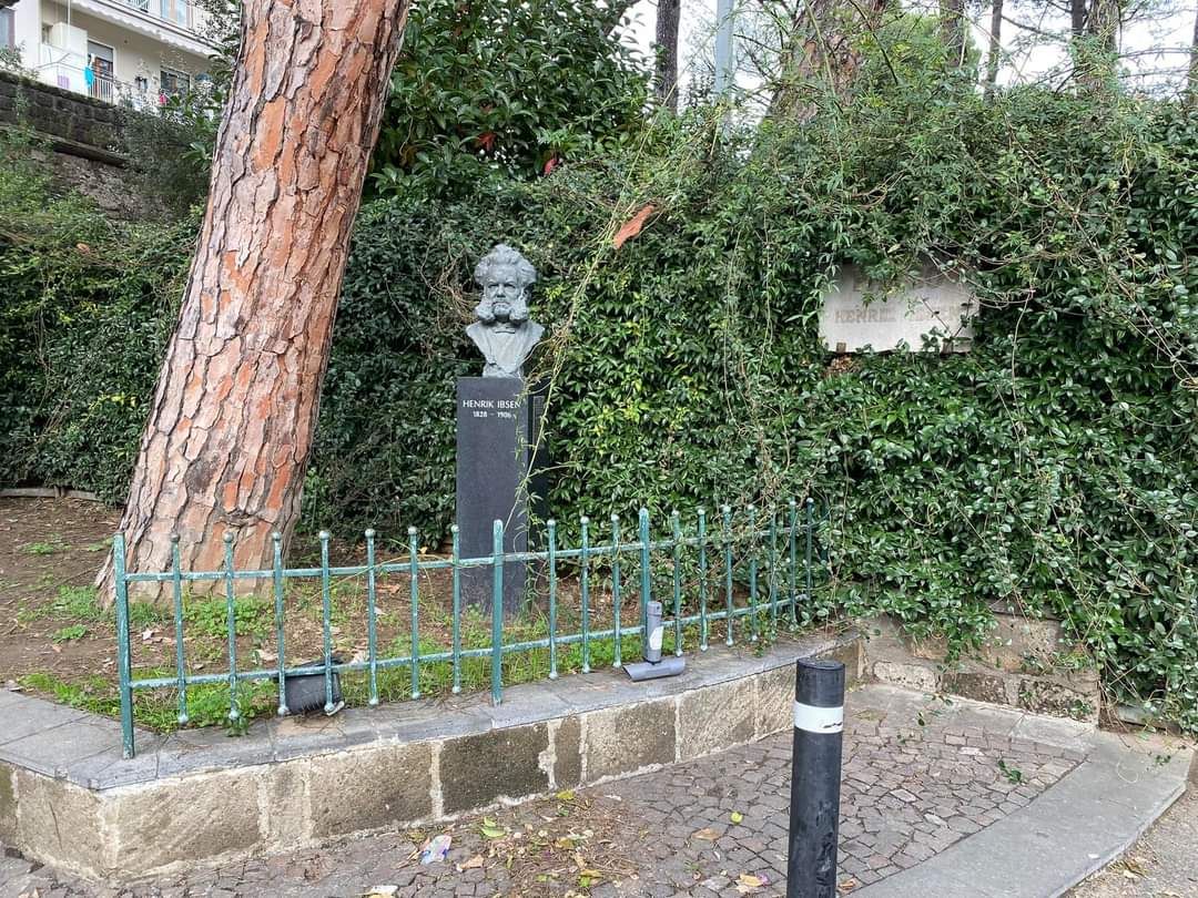 L'ingresso di Parco Ibsen (foto di Gennaro Galano)