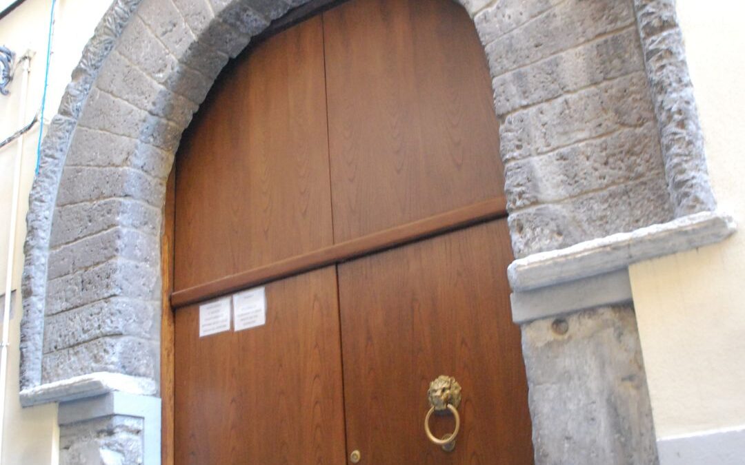 Portale in via Fuoro, 15
