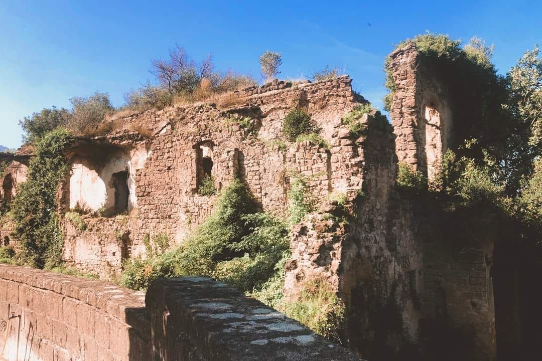 I ruderi del Monastero di San Renato (foto di Gaetano Astarita)