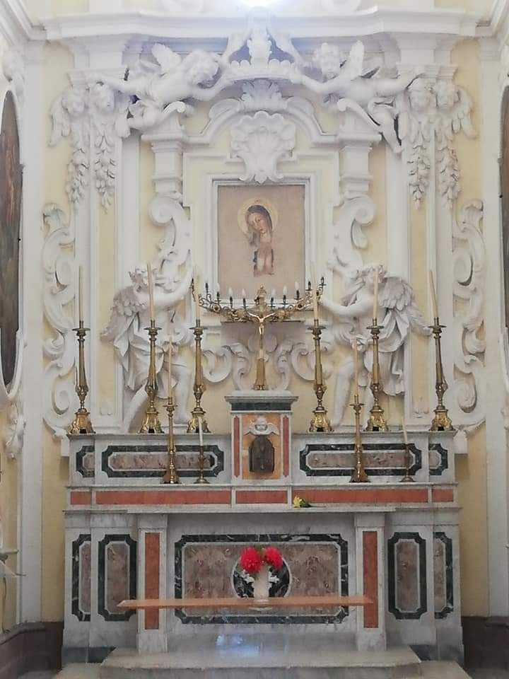 L'affresco, posto sull'altare maggiore, raffigurante Santa Maria della Rotonda (foto di Giuseppe Maresca)