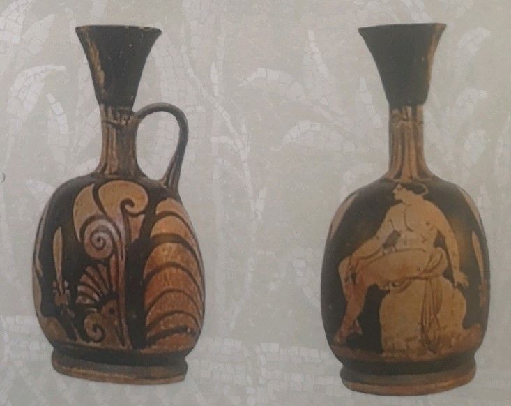 Olpe a figure rosse, ceramica italiota (esposta presso il Vallet; foto dal Catalogo del Museo)