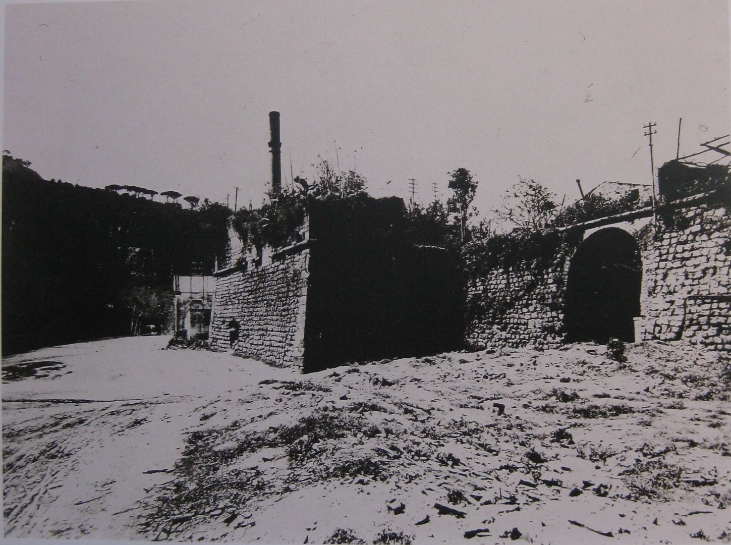 Porta Parsano Nuova (foto de Luca 1904; da A. Fiorentino, Memorie di Sorrento: metamorfosi di un incantesimo, 1858-1948, Napoli 1991)
