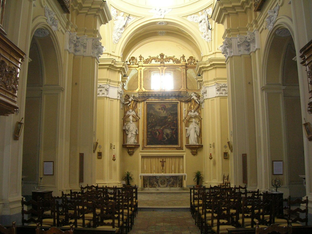 L'interno della chiesa di San Paolo (foto di Gennaro Galano)