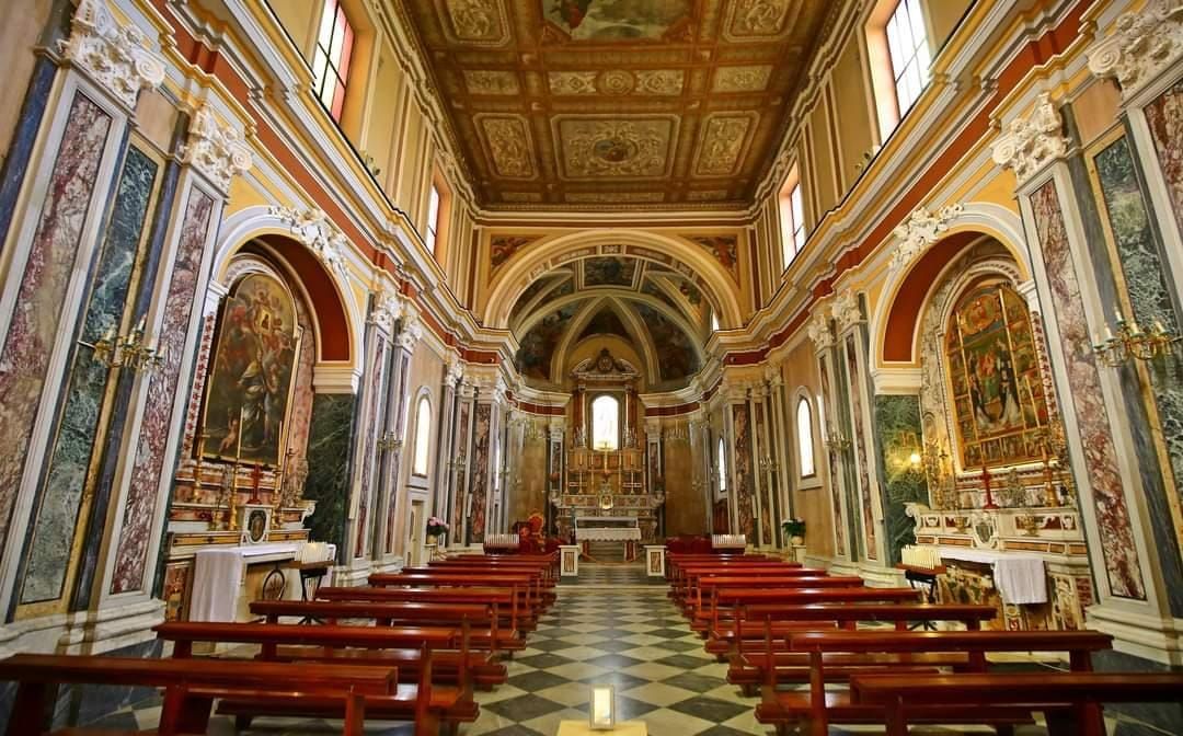 L’interno della Chiesa dei Santi Felice e Baccolo (foto di Gennaro Galano)
