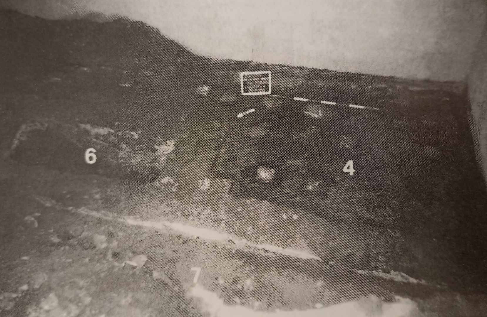 Ambiente con suspensurae dello scavo del 1990 (da M. Russo, Edifici pubblici, case private e tabernae tra età ellenistica e tardo-antico lungo due assi viari, in F. Senatore, a cura di, Pompei il Vesuvio e la Penisola Sorrentina, Atti del secondo ciclo di conferenze di geologia, storia e archeologia [Pompei, ottobre 1997 - febbraio 1998, Roma 1999, pp. 145-231])