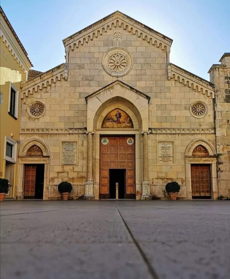 La facciata della Cattedrale di Sorrento (foto tratta dal sito web della Cattedrale di Sorrento)
